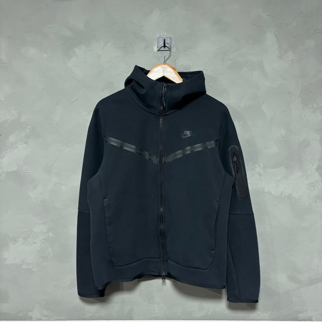 나이키 테크팩 후드집업 검정 상품이미지1
