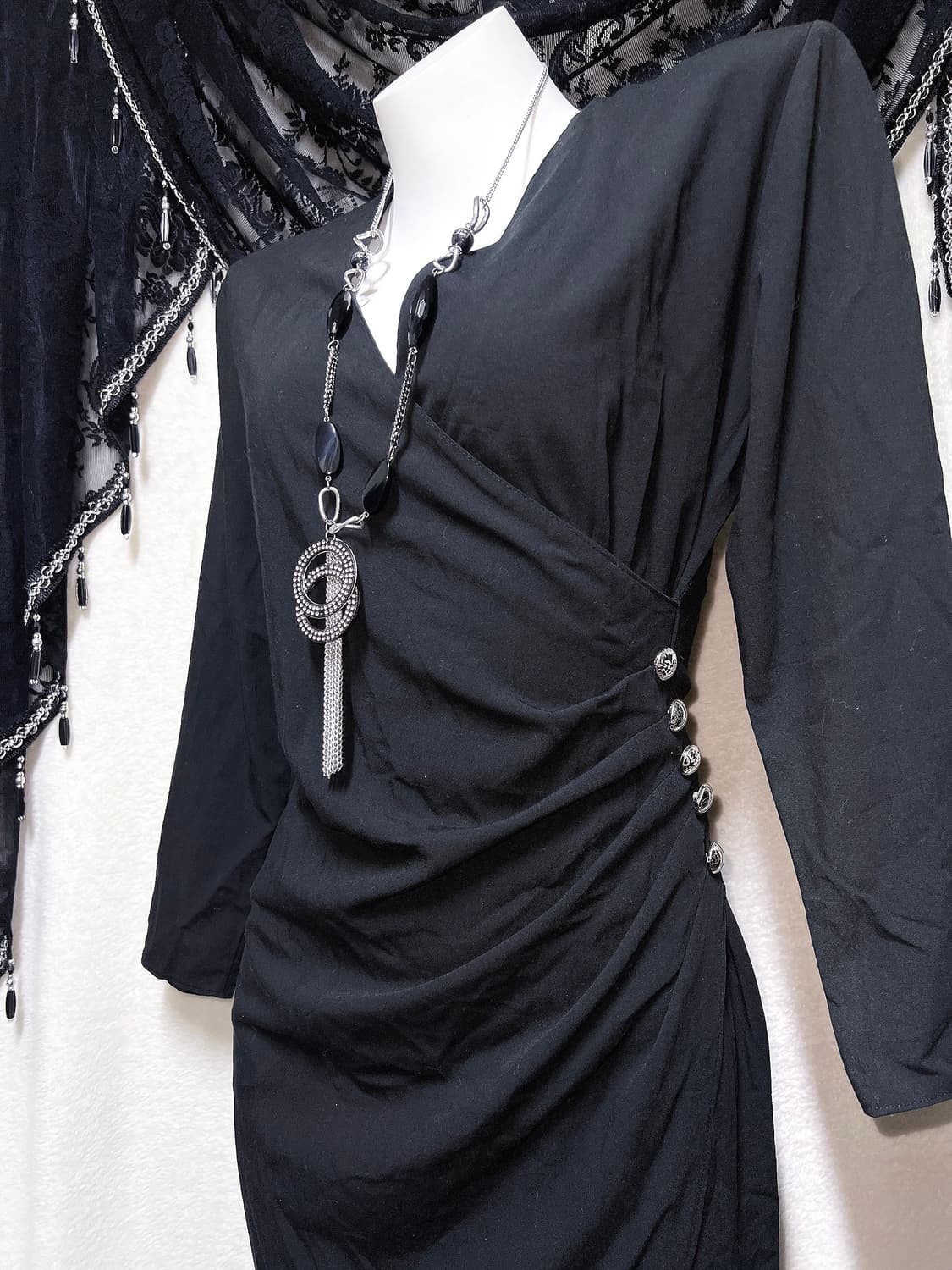 로맨틱고딕 고스펑크 브이넥 랩 셔링 블랙원피스 은장 섹시 오네갸루 오피스 상품이미지2