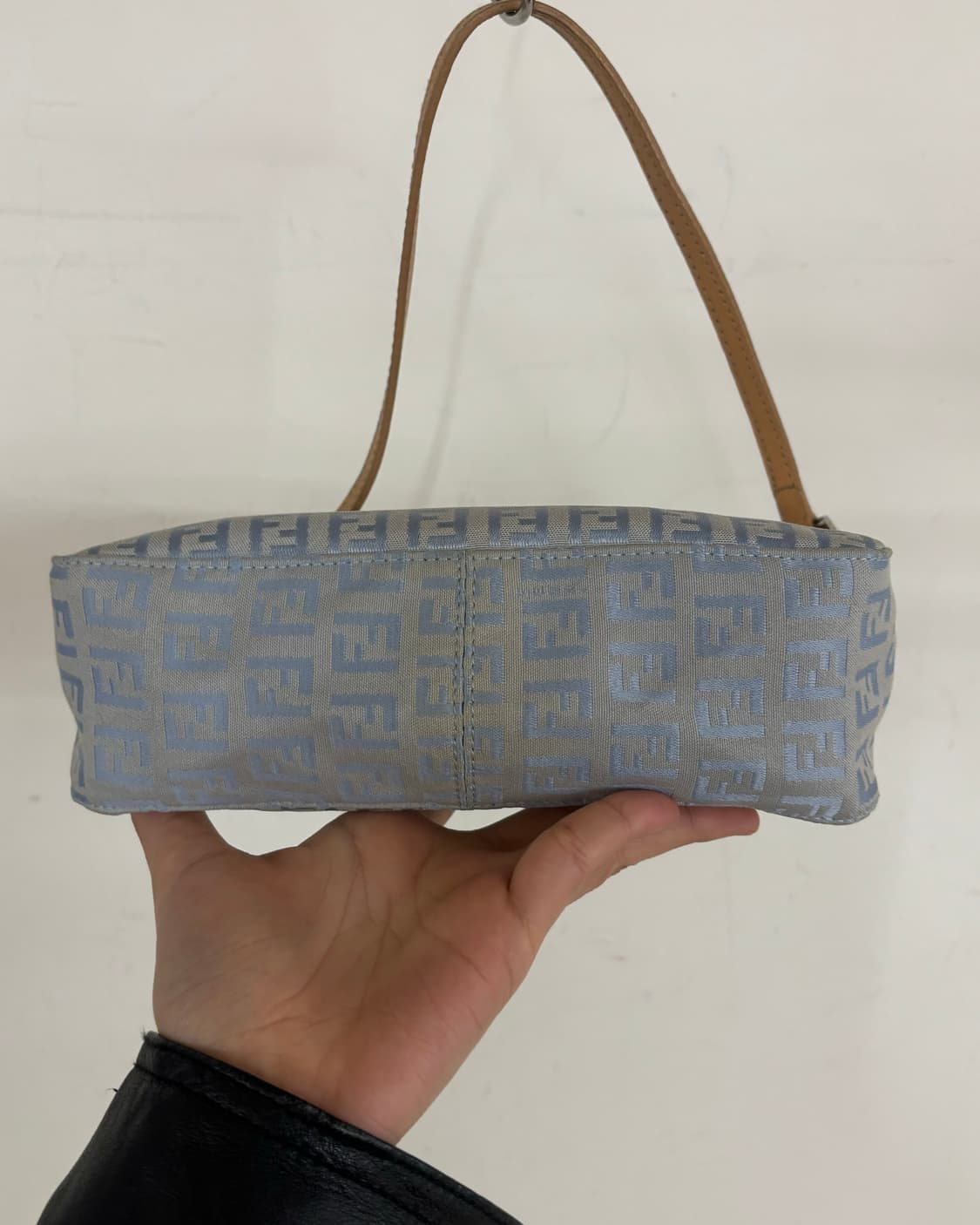 펜디 라이트 블루 바게트 백 상품이미지6