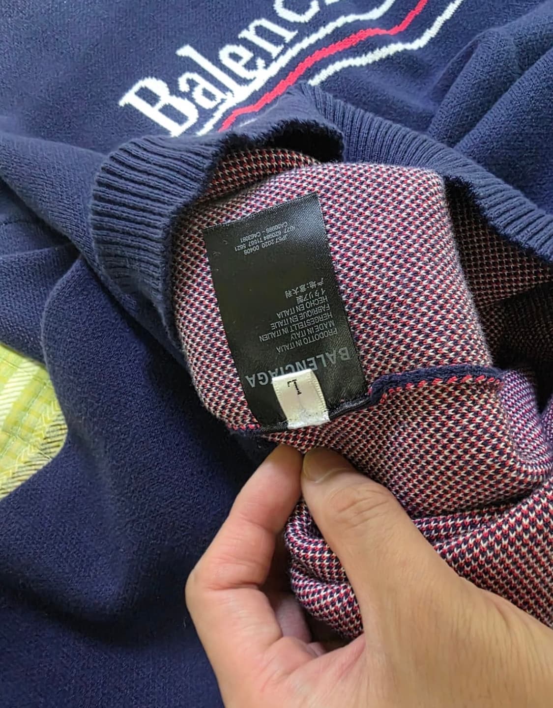 (새상품급!!) 22FW 발렌시아가 네이비 웨이브 로고 니트 L 상품이미지9
