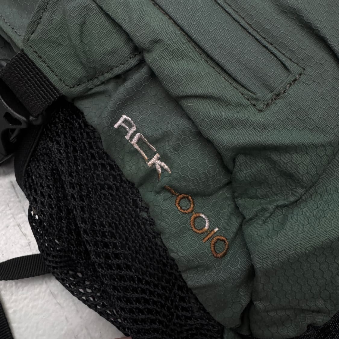 아식스 00s 고프코어 카키 테크니컬 백팩 상품이미지5