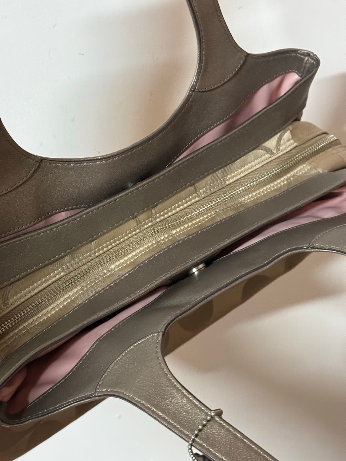 안감 핑크🩷 코치 시그니처 자카드 숄더백 베이지 브라운 상품이미지8