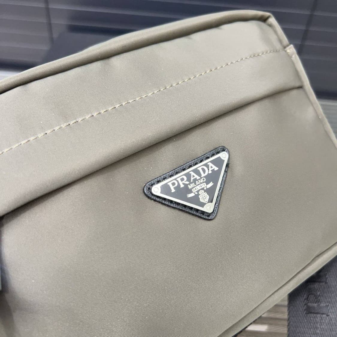 프라다의 리나일론 숄더백 상품이미지8
