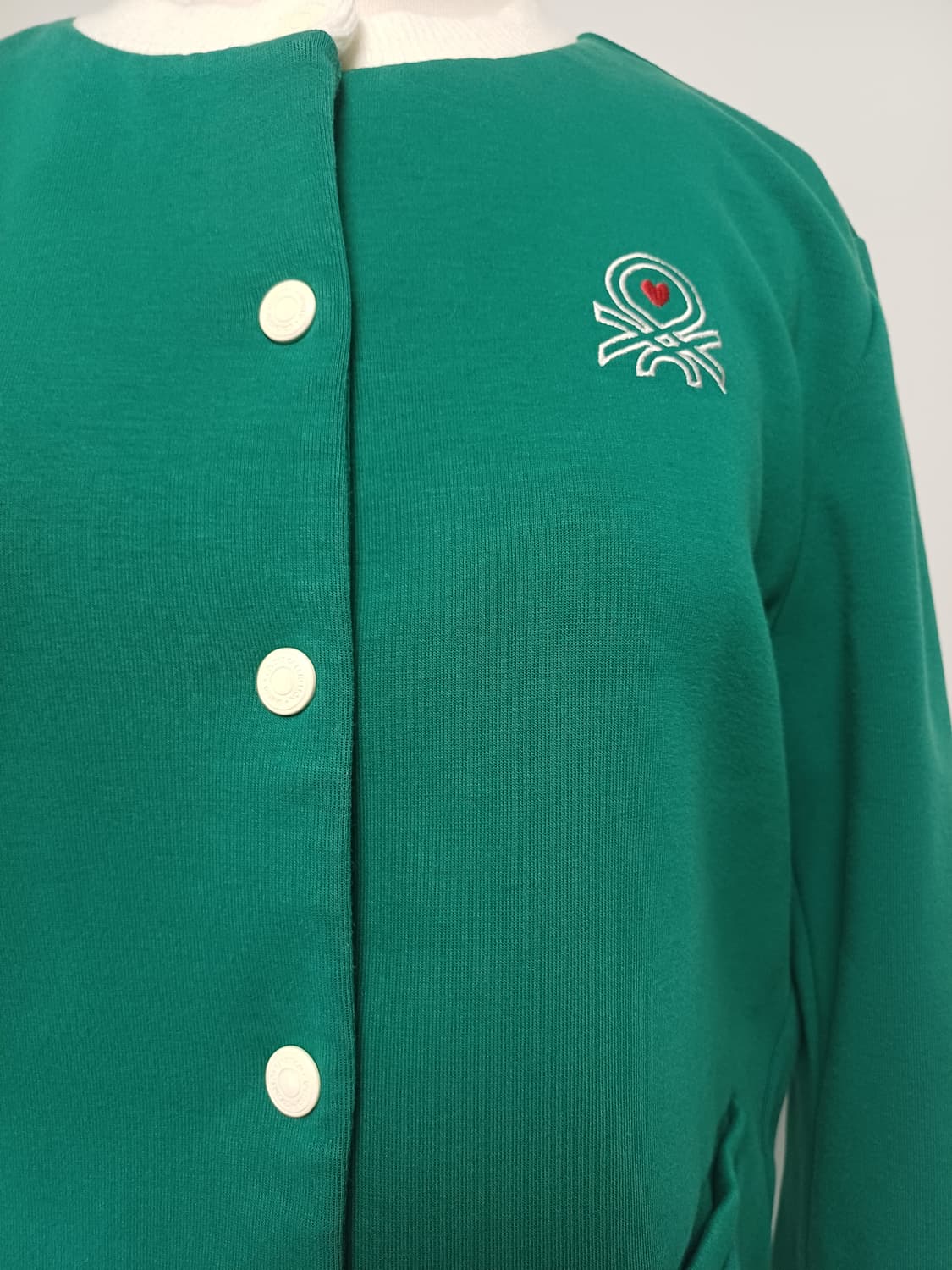 베네통 배색 부클 자수 가디건 (L/100) - 켈리 그린 상품이미지6