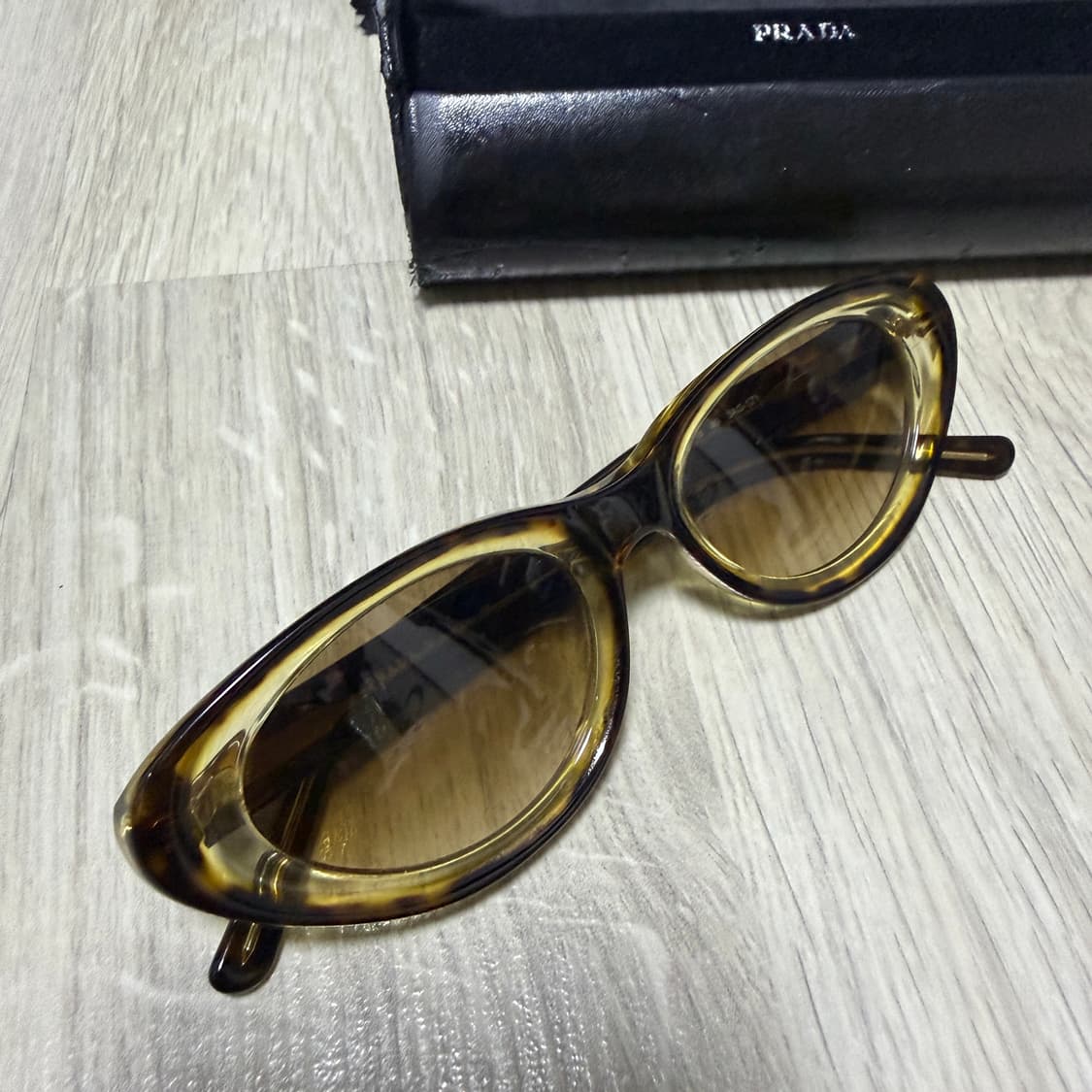 프라다 빈티지 캣아이선글라스 SPR04B 상품이미지2