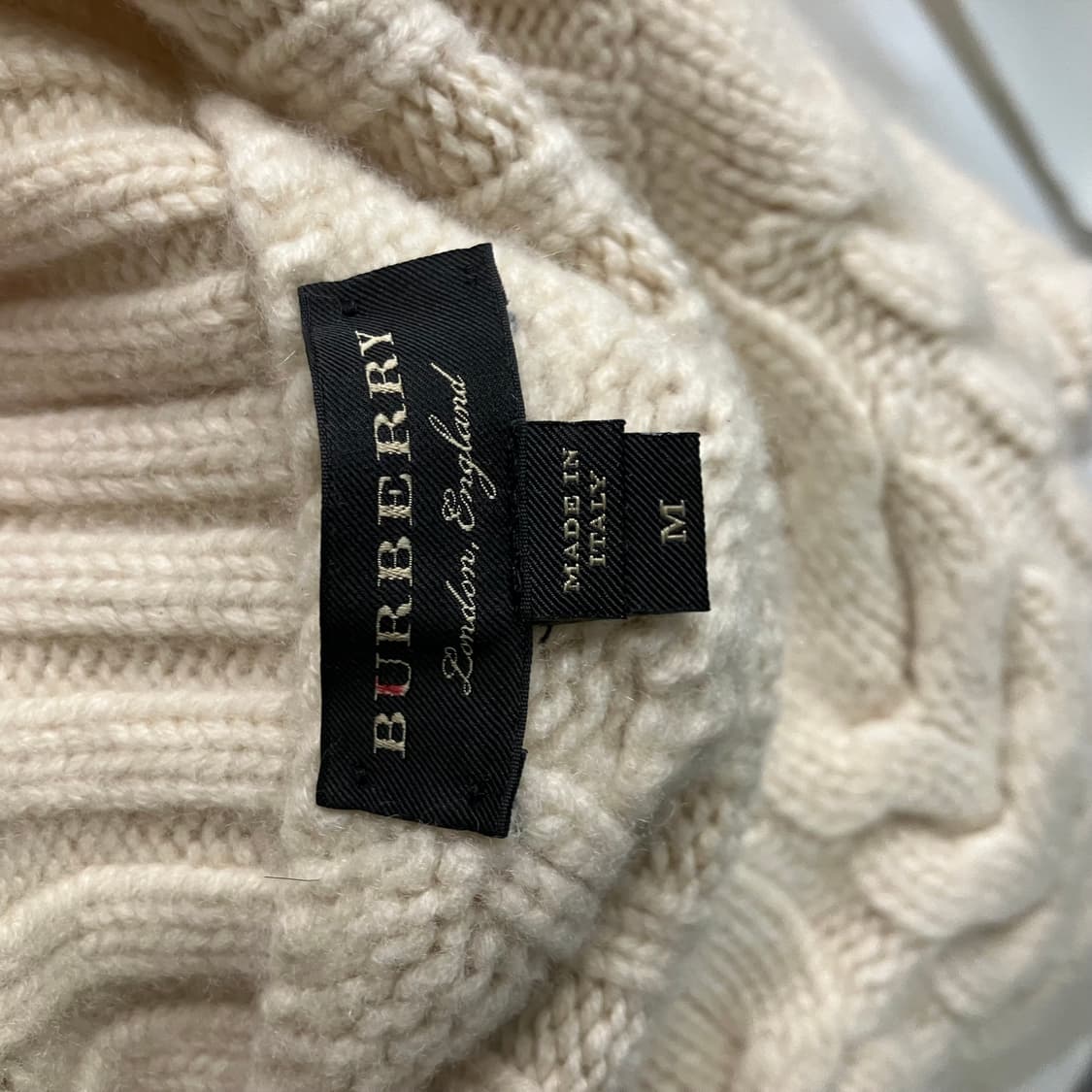 버버리 아이보리 비대칭 원숄더 캐시미어 니트 스웨터 M 상품이미지3