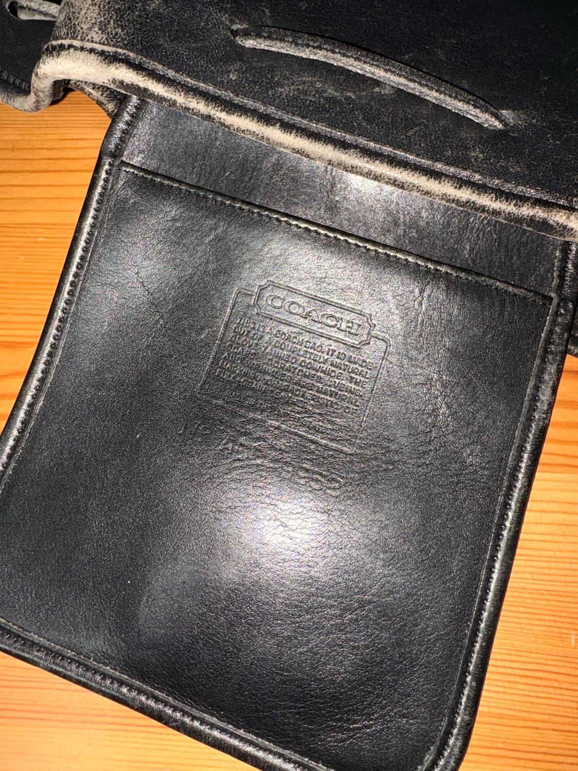 올드코치 블랙 가죽 크로스백 상품이미지3