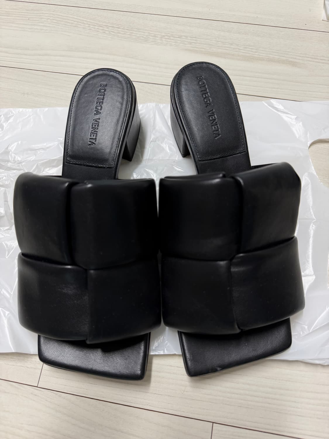 보테가베네타 뮬 슬리퍼 블랙 상품이미지1