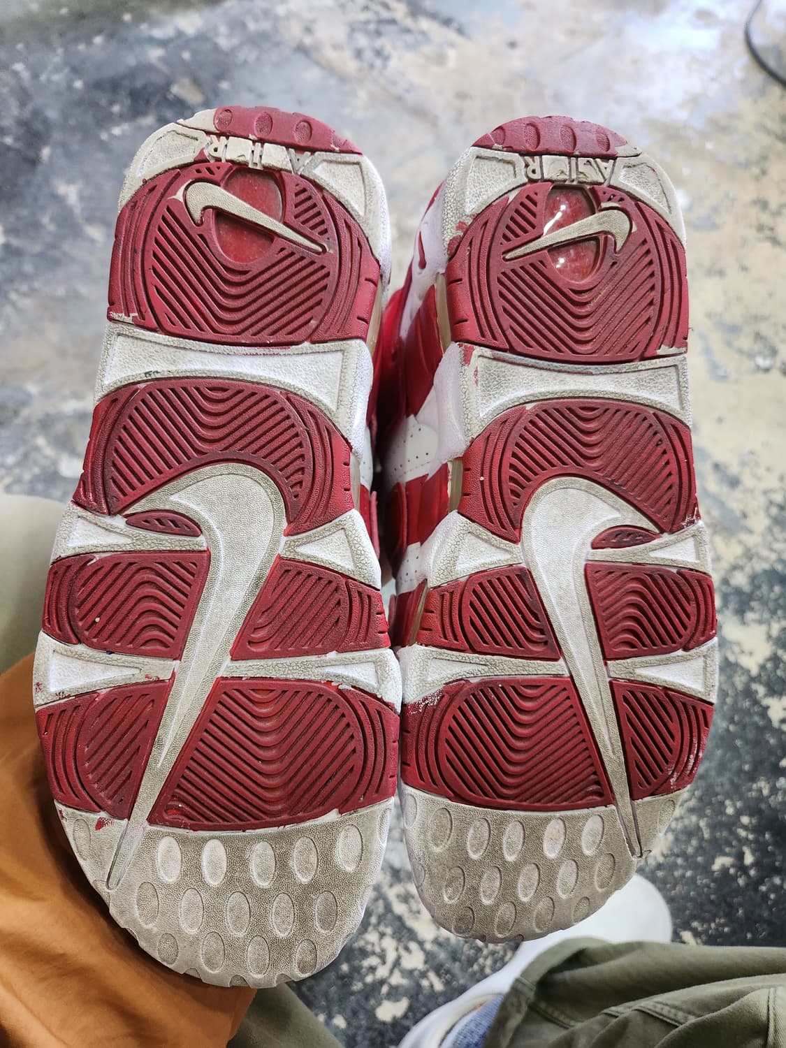 나이키 업템포 에어모어 불스 260mm

 상품이미지8