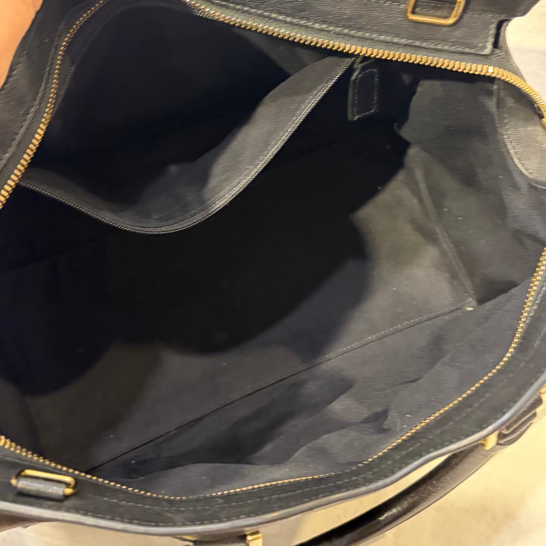 입생로랑 카바시크 블랙 레더 토트백 가방 상품이미지8