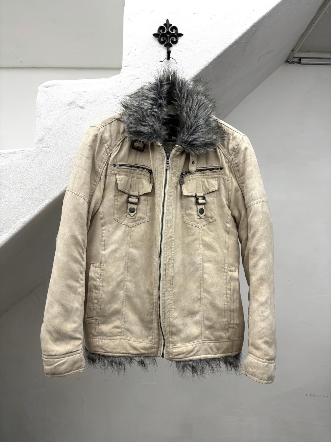 In the attic sand white fur jacket  상품이미지1
