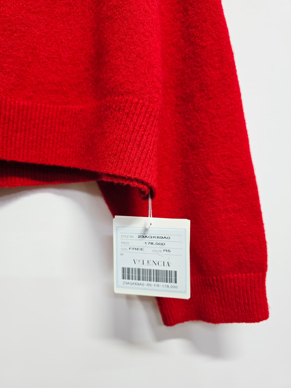 새상품 발렌시아 브이넥 크롭 니트 레드 상품이미지3
