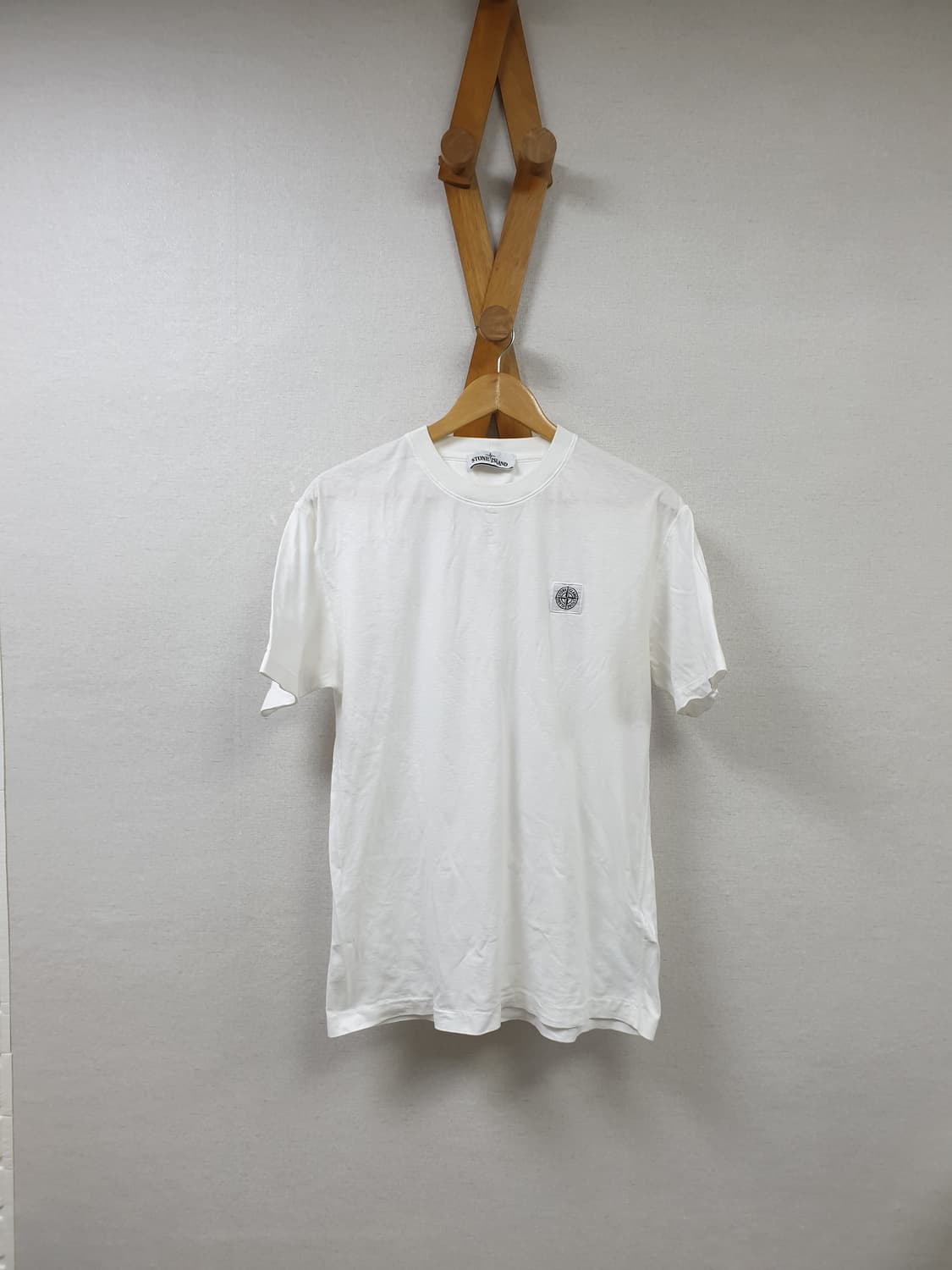 [L/100] 스톤아일랜드 화이트 반팔 티셔츠 상품이미지1