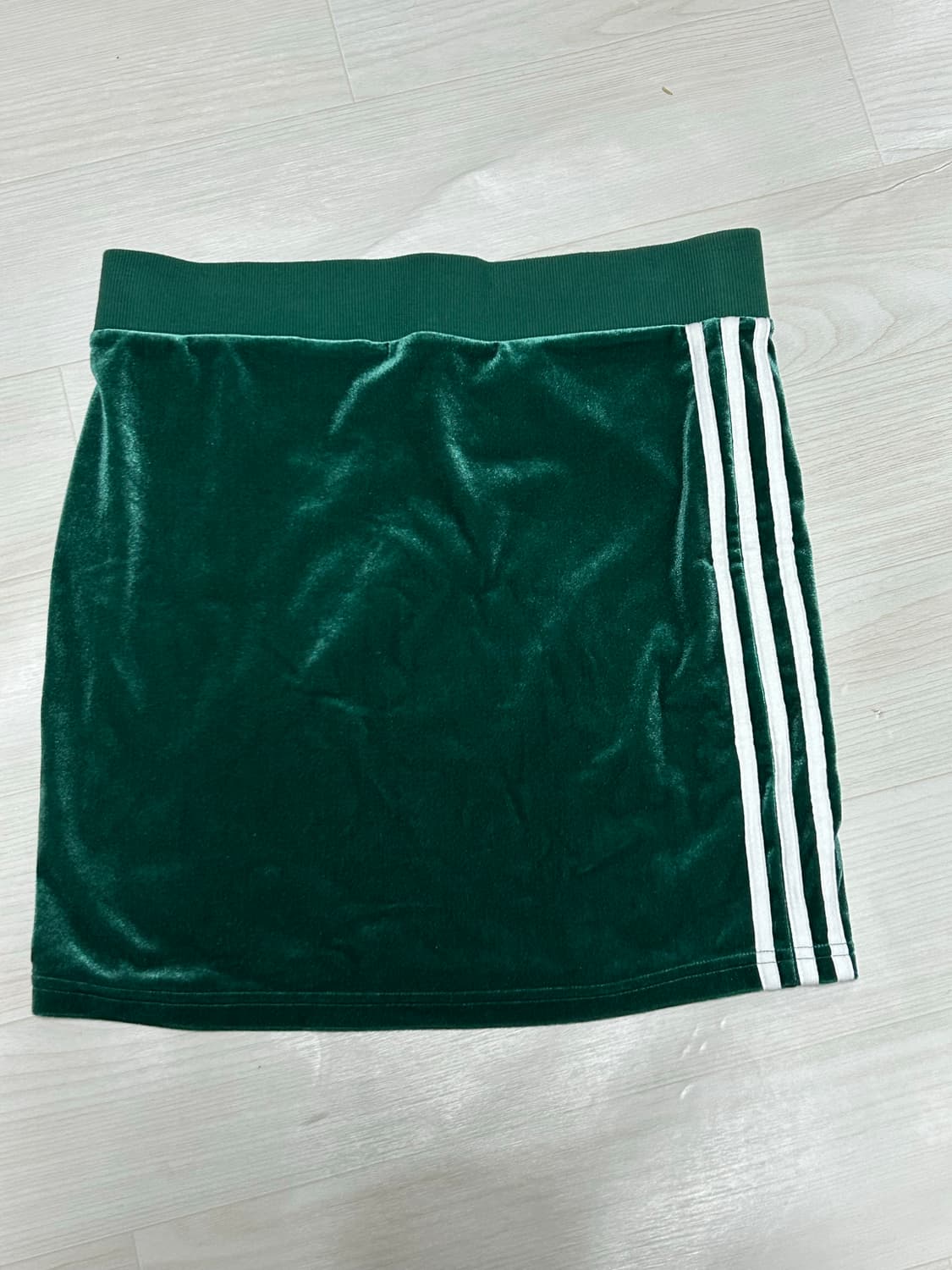 아디다스 벨벳 미니스커트 상품이미지1