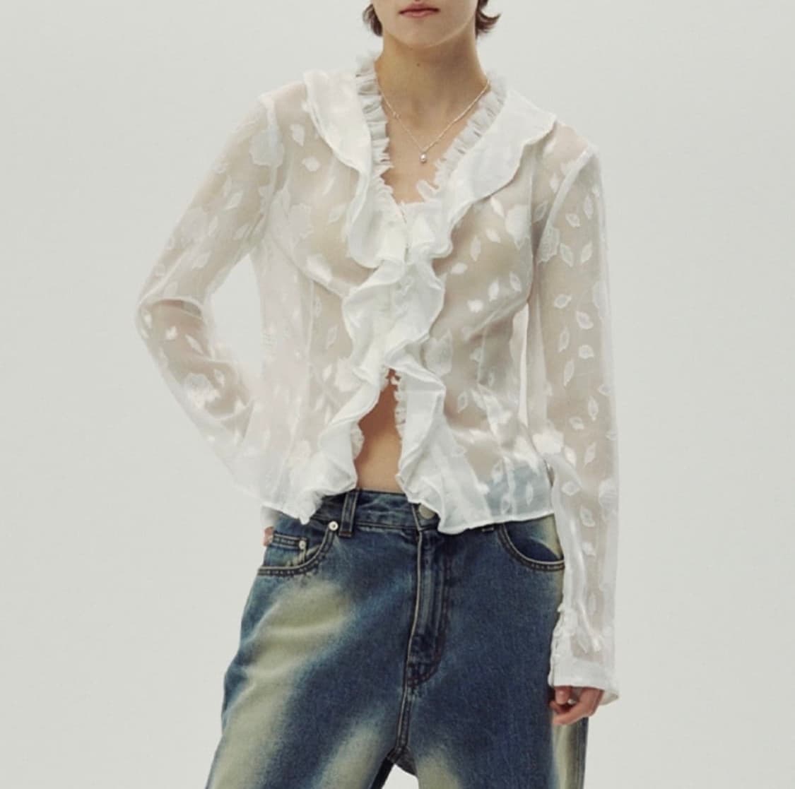 시눈 자카드 러플 블라우스 상품이미지3