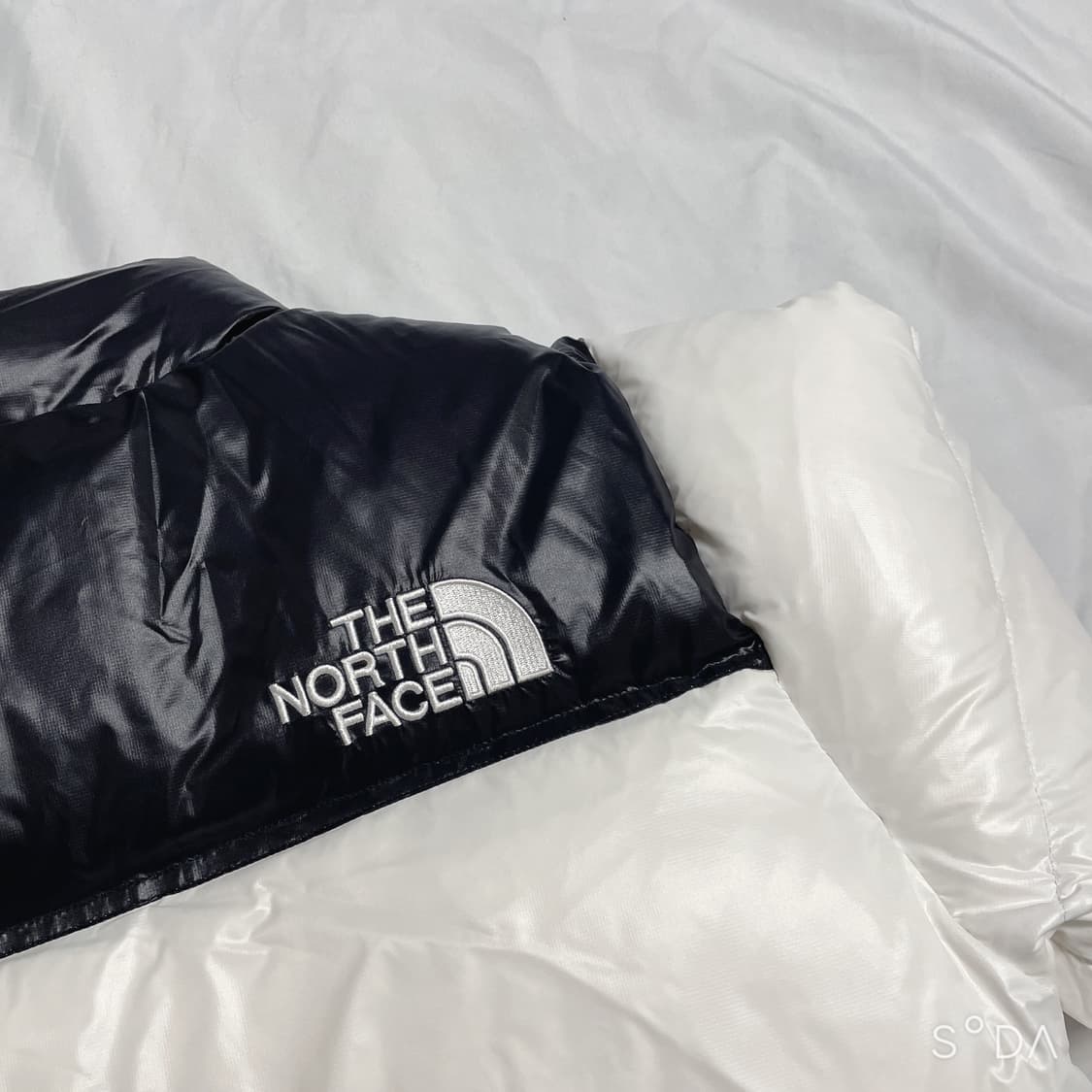 노스페이스 700 화이트/블랙 크롭 패딩 상품이미지10