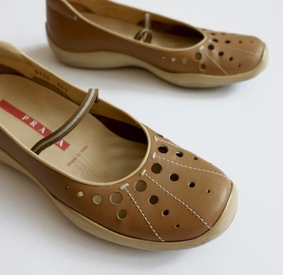 Prada 프라다 도트 메리제인 상품이미지1