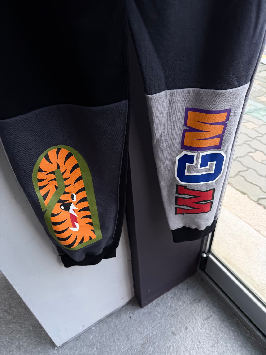 .L/ 베이프 하프앤하프 샤크 조거팬츠 상품이미지7