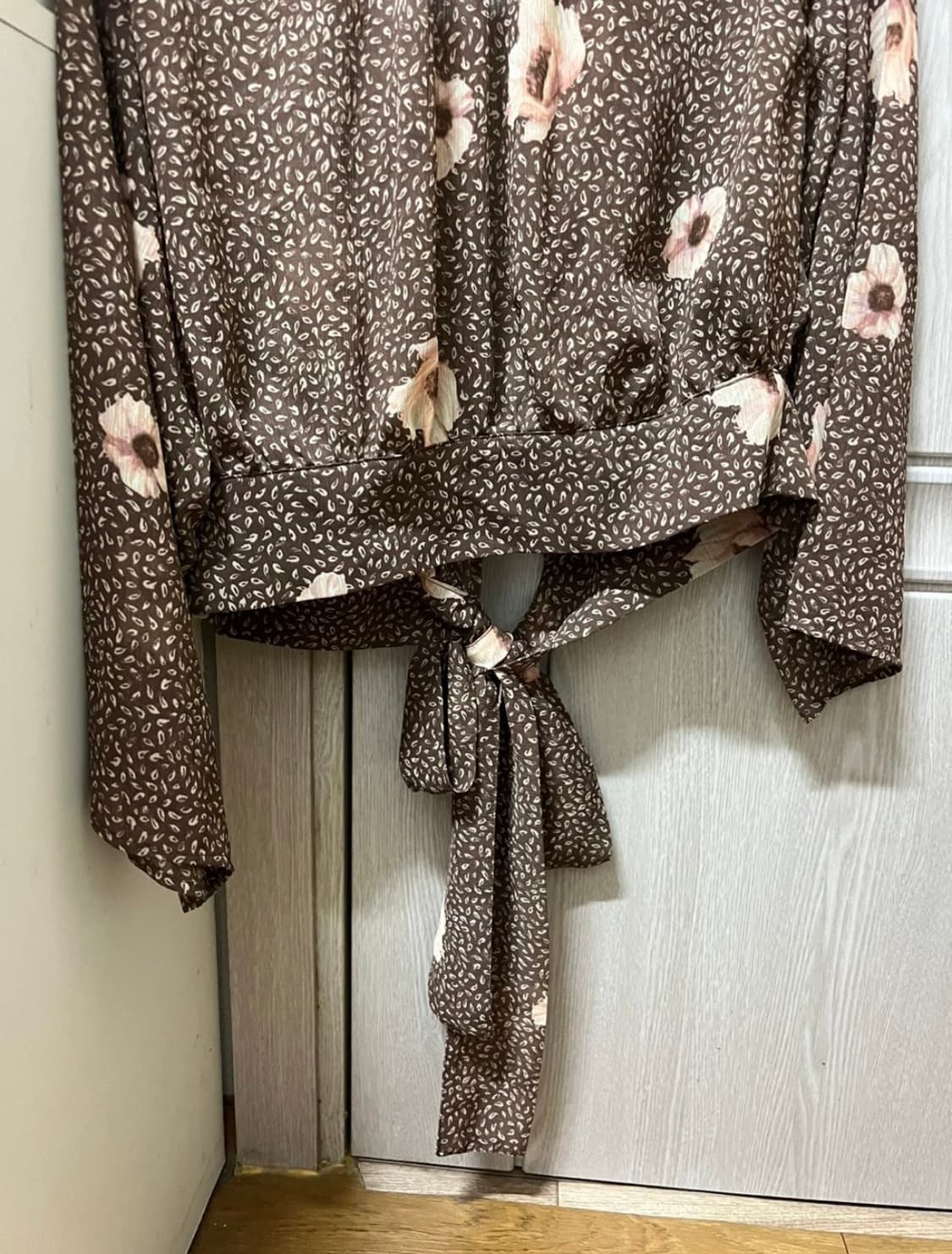 에첸엠 h&m 플라워 스트랩 블라우스 상품이미지3