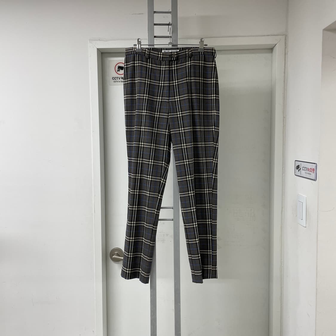 버버리 노바 그레이 팬츠 10(W) 상품이미지1