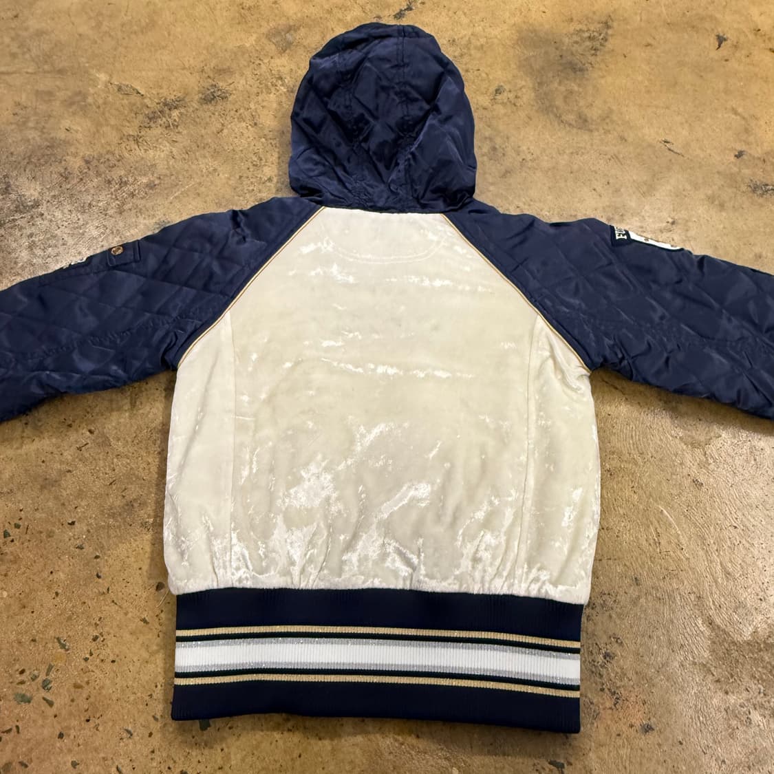 후부 벨벳 크림 네이비 숏패딩  상품이미지4