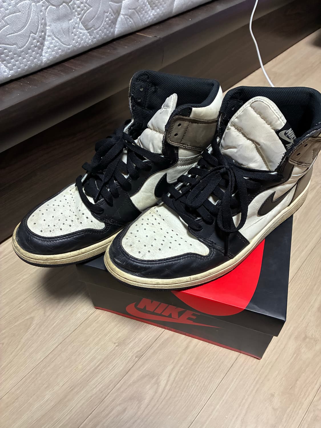나이키 에어 조던 1 하이 모카 285 상품이미지4