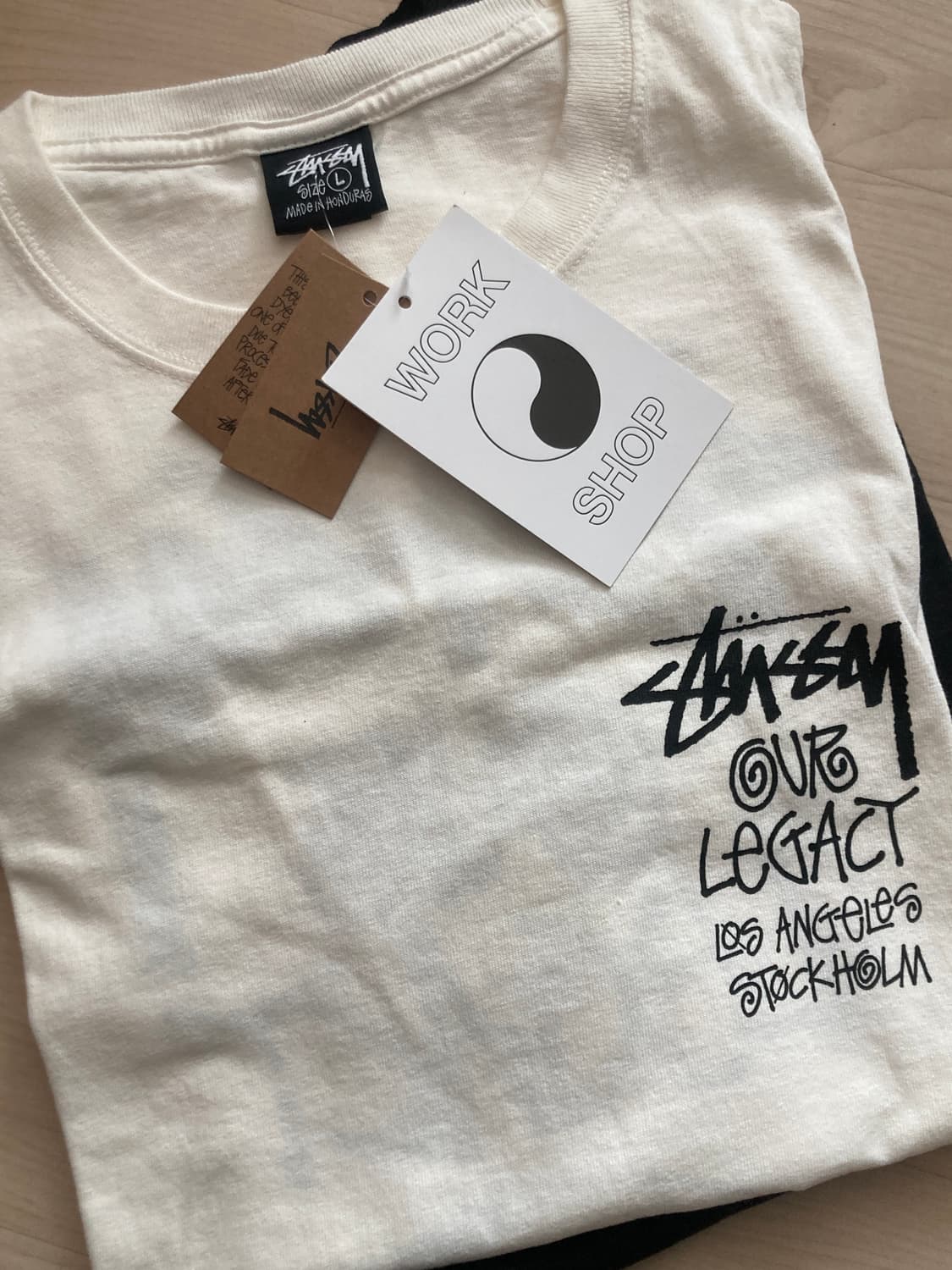 [L]스투시 x 아워레가시 서프맨 피그먼트 다이드 티셔츠 내츄럴 상품이미지1