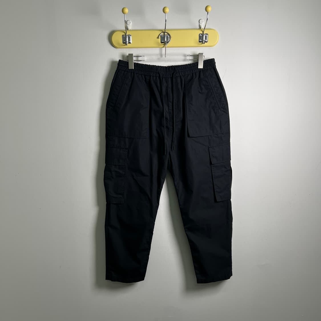 18fw 준지 블랙 테이퍼드 카고 팬츠 48 상품이미지2