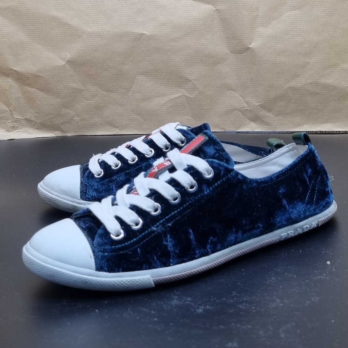 프라다 벨벳스니커즈 245 상품이미지1