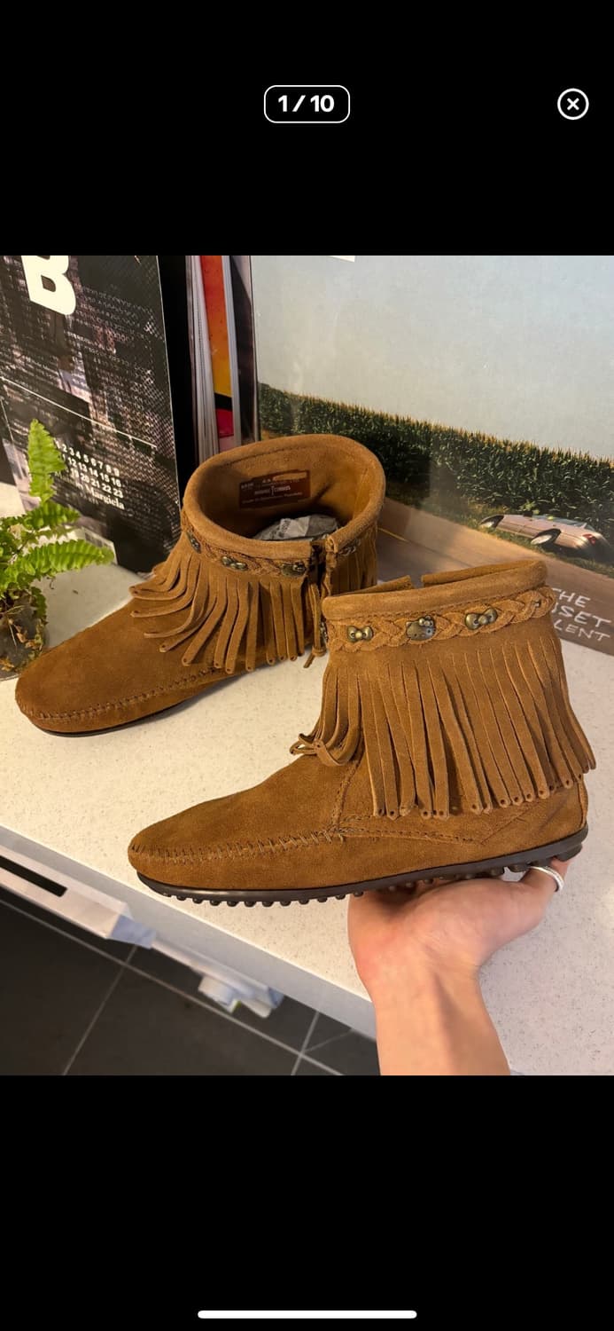 미네통카 minnetonka 헬로키티 모카신 부츠 상품이미지1