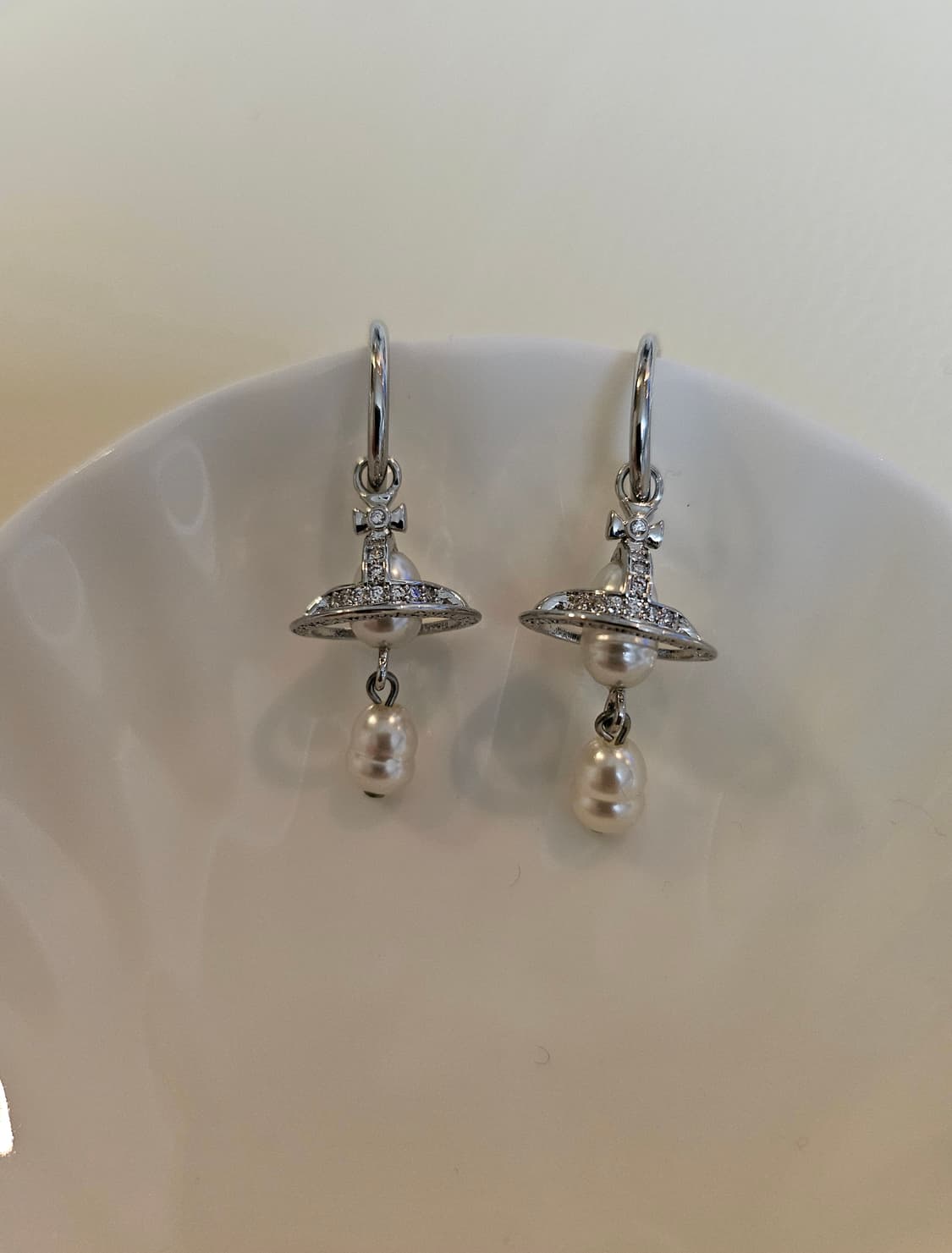 비비안웨스트우드 업사이클링 천연담수 진주 드롭 귀걸이 상품이미지1