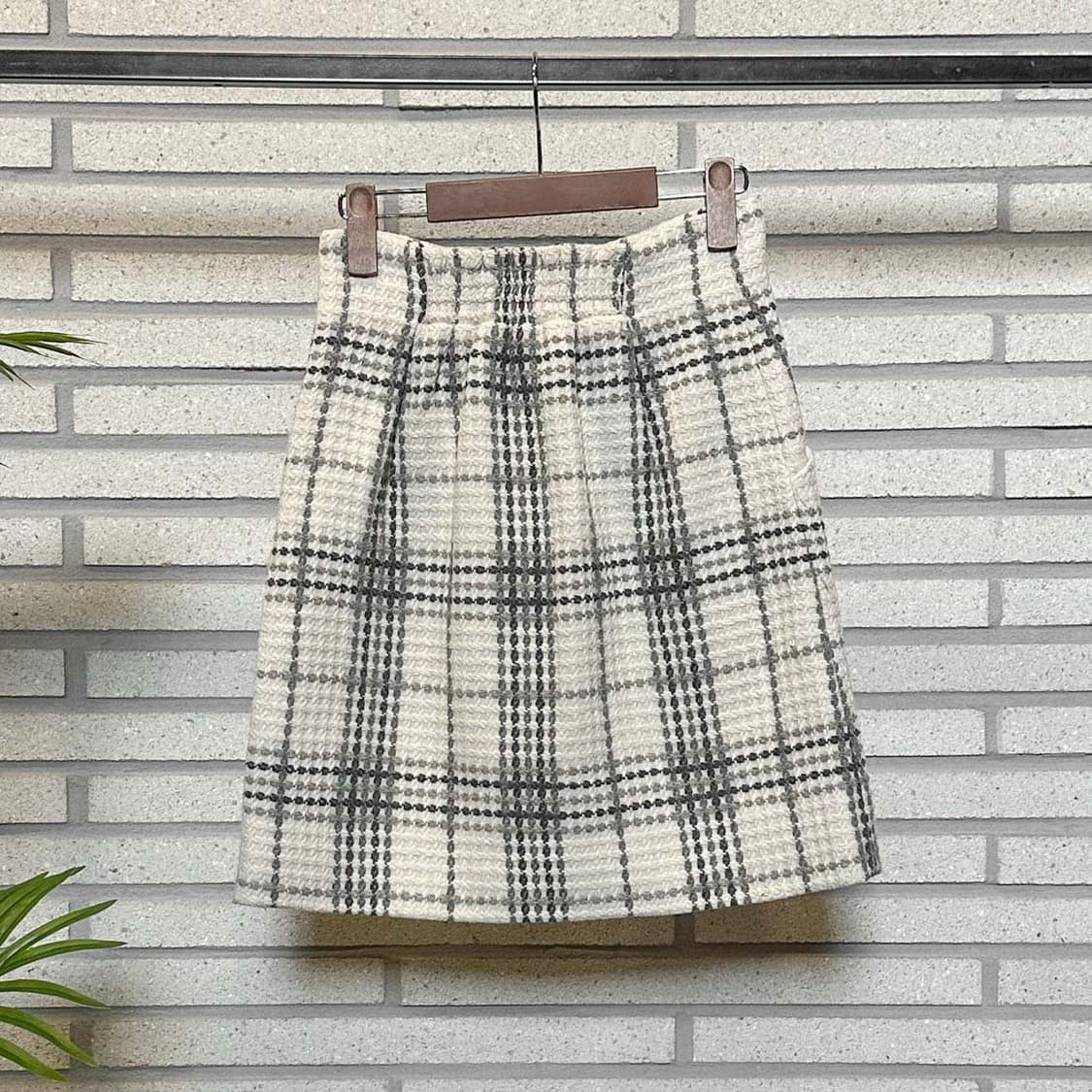 질스튜어트 트위드 체크 미디 스커트 벨티드 투포켓 뒷밴딩 디테일 아이보리 상품이미지3