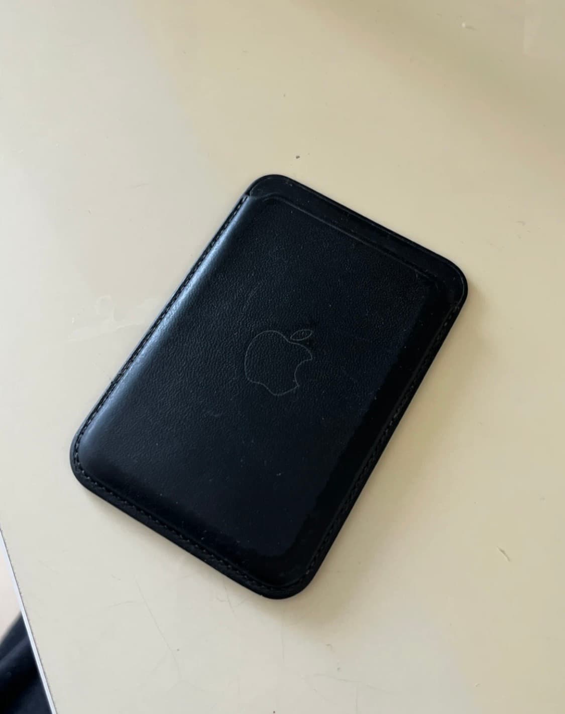 애플 맥세이프 가죽 카드지갑 미드나이트 상품이미지1