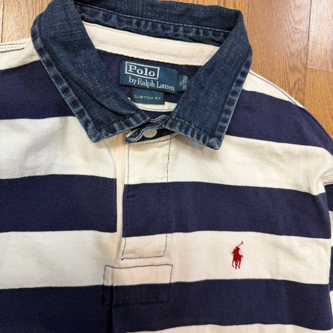 폴로 랄프로렌 데님 카라 스트라이프 럭비 티 상품이미지2