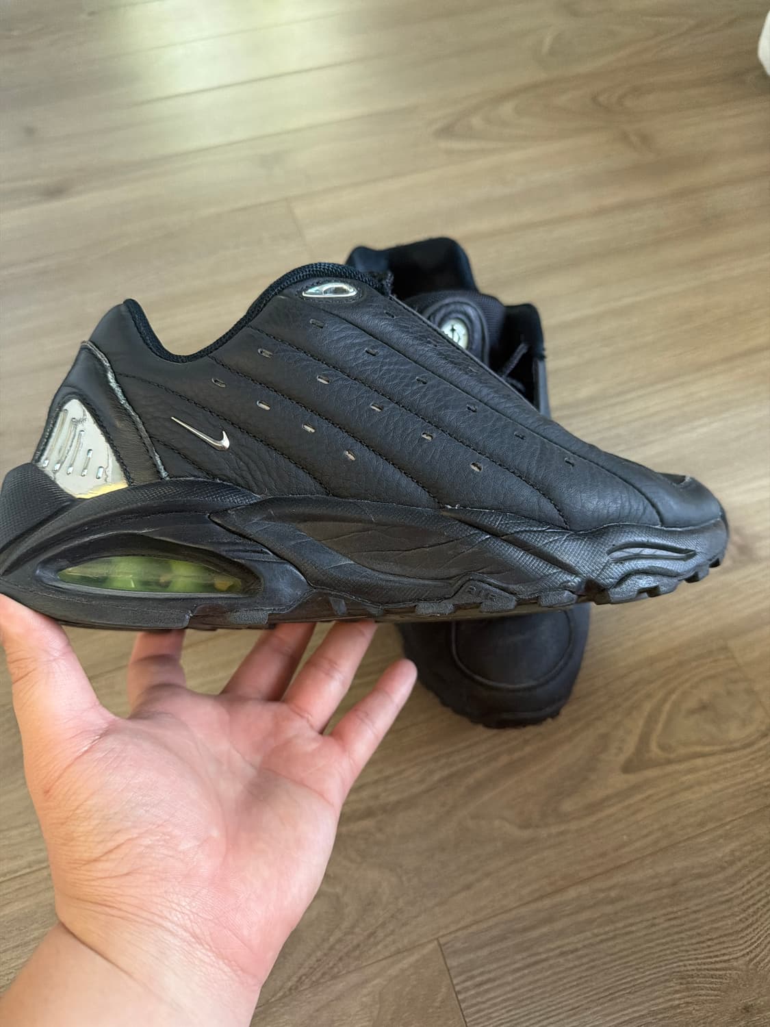 녹타 x 나이키 핫 스텝 에어 테라 트리플 블랙 상품이미지3