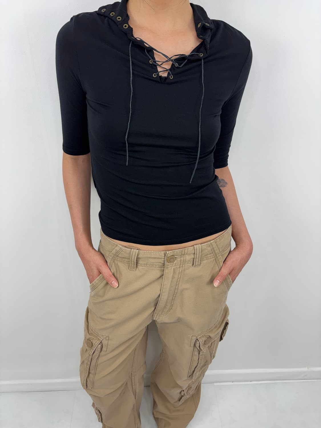 LACE UP NECK TOP 상품이미지1