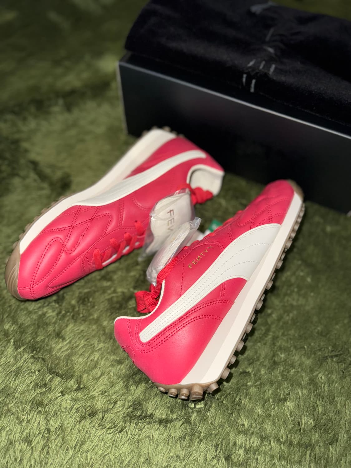 [275] 푸마 X FENTY 펜티 리한나 콜라보 아반티 클럽 레드 검 상품이미지5