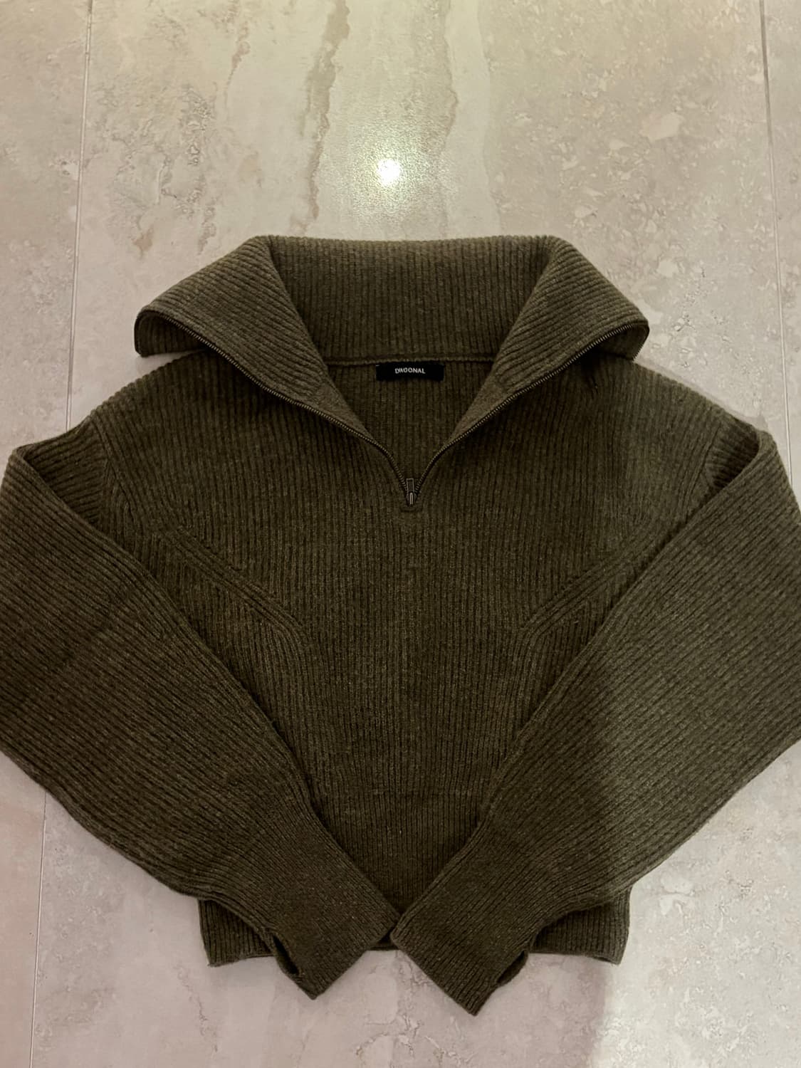 다이애그널 세일러 하프집업 니트 카키 상품이미지1