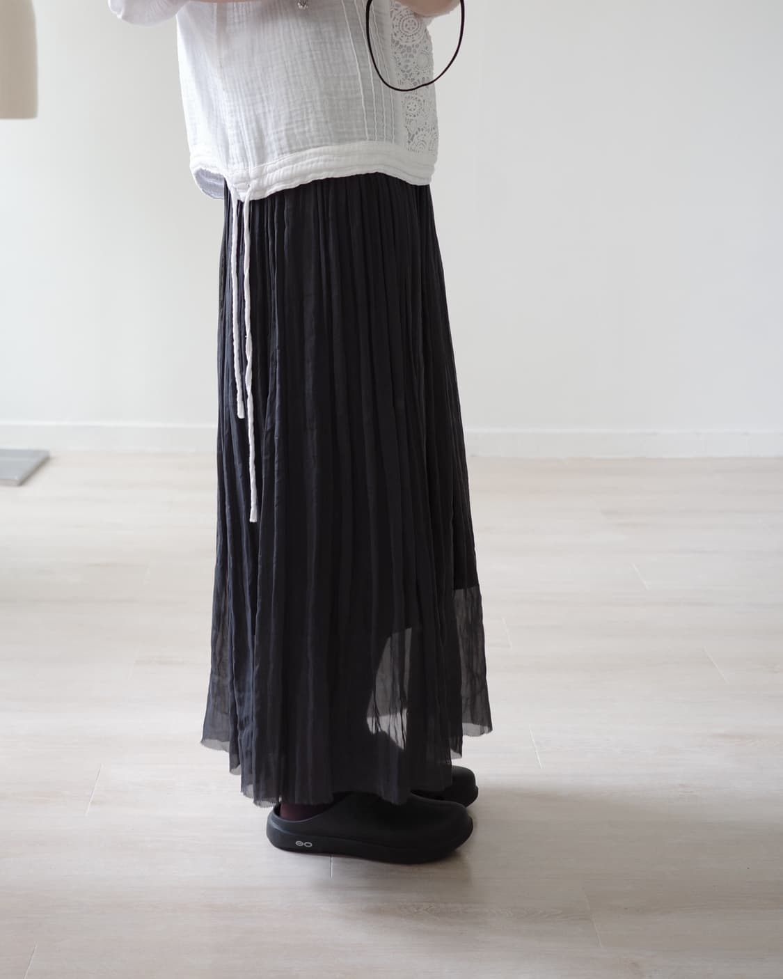SACRA charcoal pleated long skirt 상품이미지3