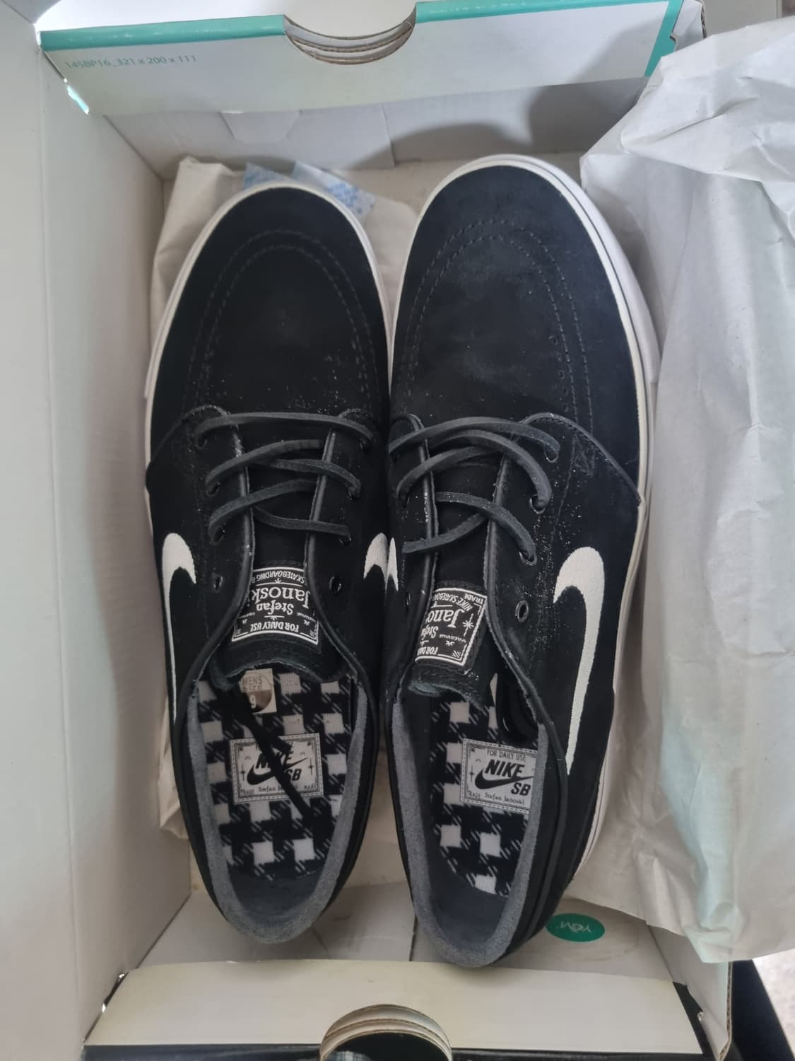 스테판 야노스키 블랙 화이트 상품이미지1