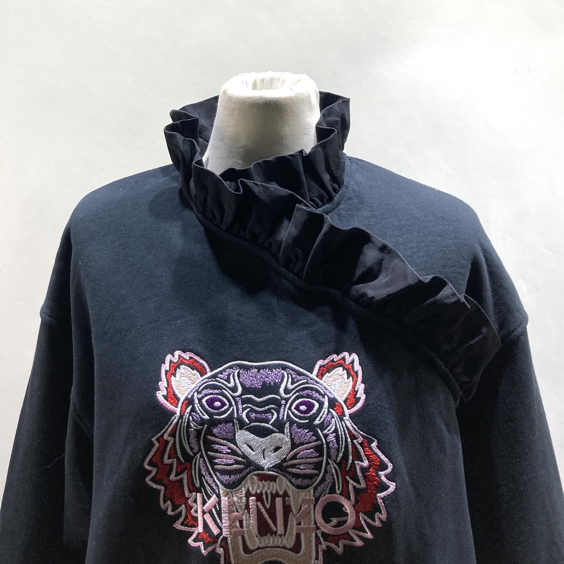 겐조 프릴 타이거맨투맨 정품 여성 XS 상품이미지2