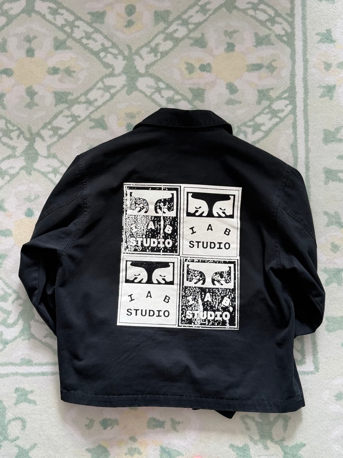 아이앱 스튜디오 x 오베이 포스터 집 자켓 앤트러사이트 상품이미지2