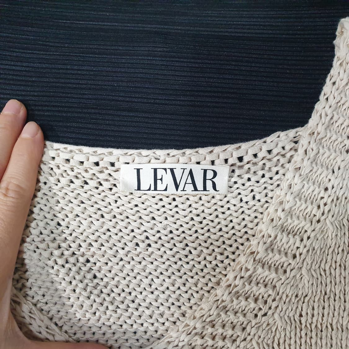 르바(LEVAR) 브이넥 베스트 F 상품이미지3