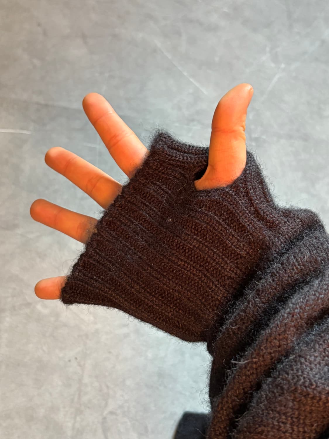 Guernsey Woollens 건지 울른스 블랙 니트 상품이미지5