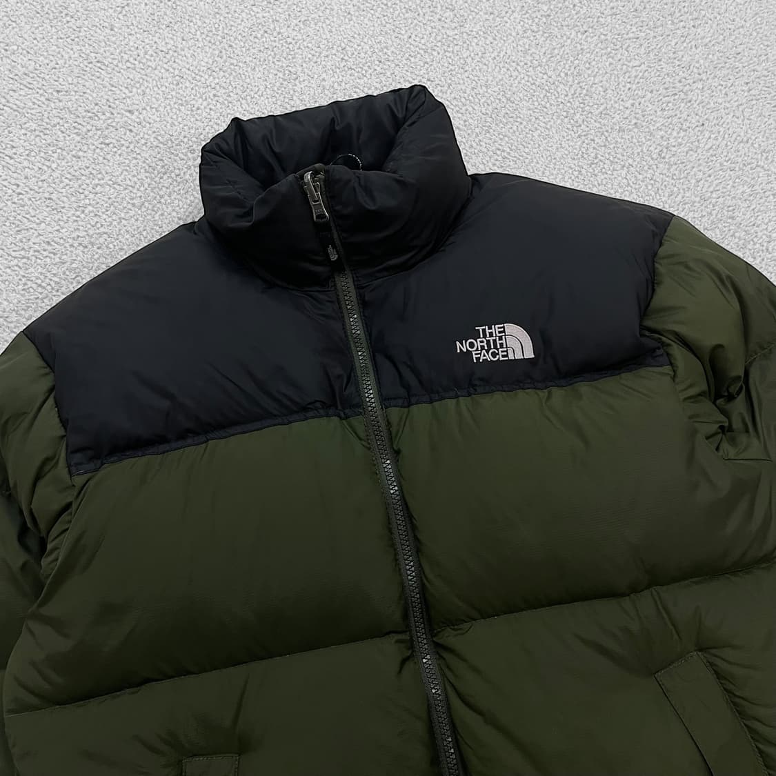 노스페이스 og 눕시 700 패딩 카키 상품이미지2