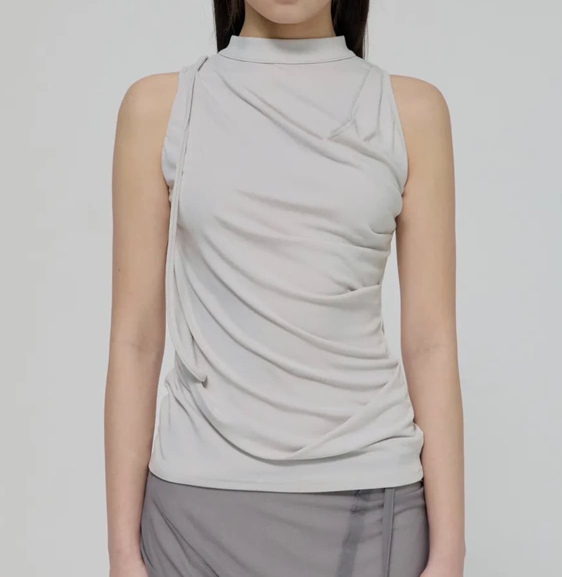 플레어업 드레이프 슬리브리스 탑 클라우드 화이트 상품이미지1