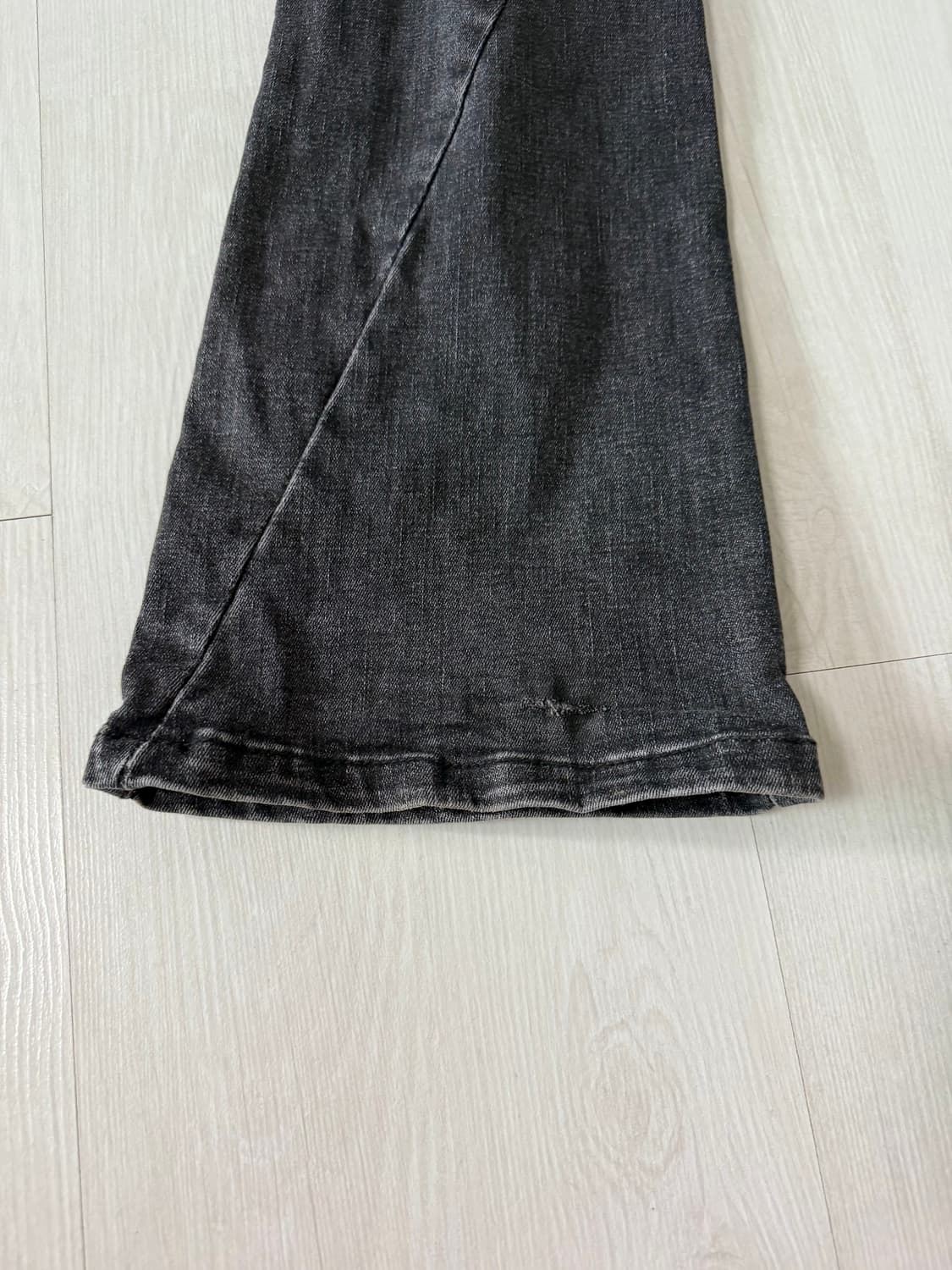 오도어 카고 부츠컷 흑청팬츠 상품이미지5