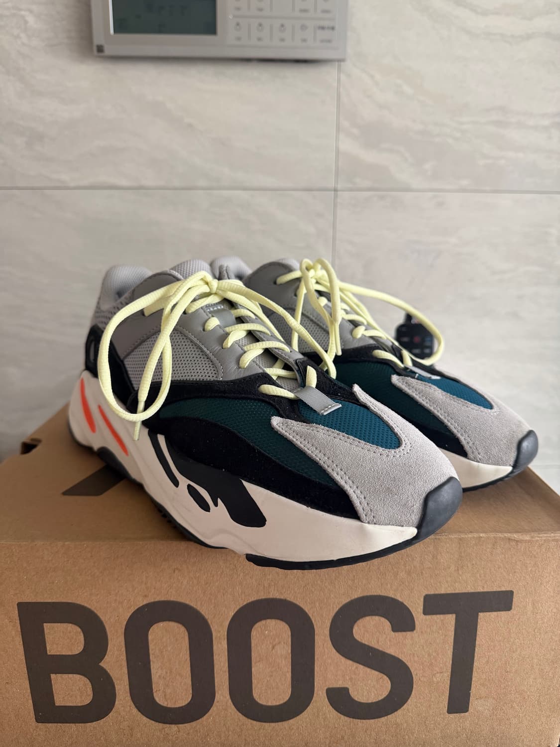 [280] 아디다스 이지부스트 700 웨이브러너 OG 상품이미지2