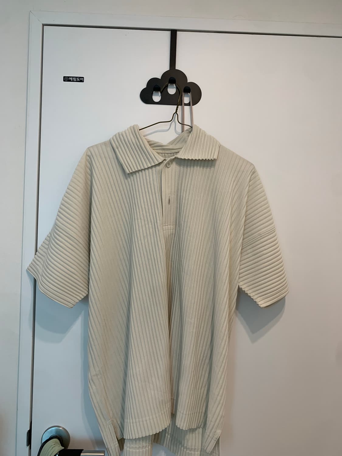 옴므플리세 아이보리 카라티 상품이미지1