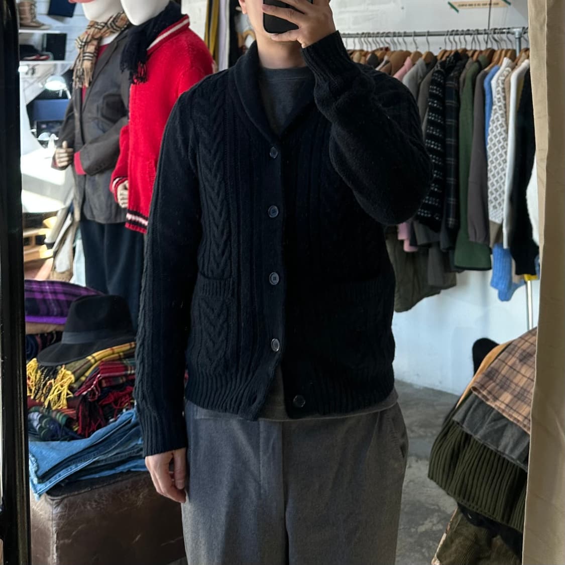 (착용컷) BEAMS HEART 하찌 꽈배기 니트 가디건 (남성용 S) 상품이미지3